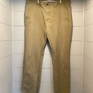 Goodfellow & Co. Hennepin chino athletic cut